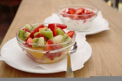 Früchtesalat mit Früchtequark