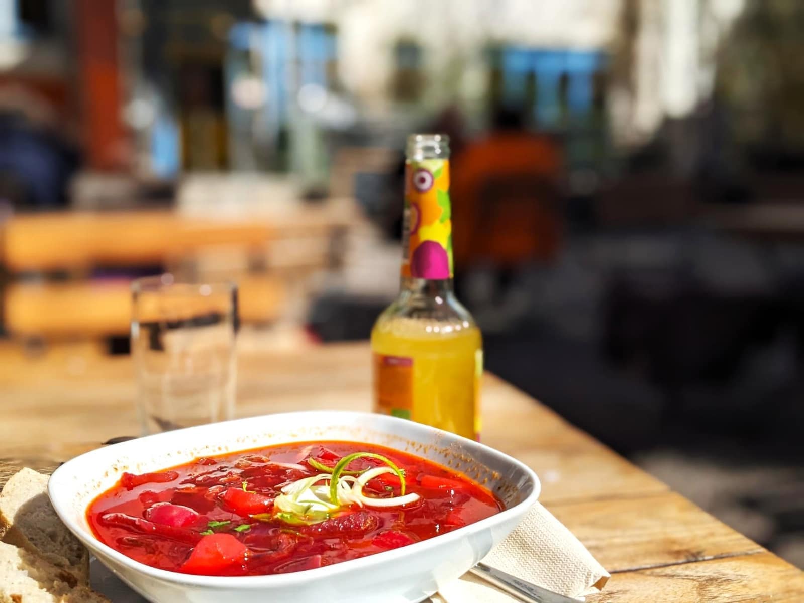 Bio‑Suppe im Innenhof – Mittagstisch im Schanzenstern